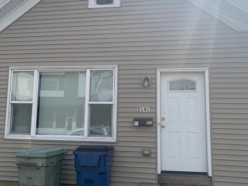 1st image of 2141 S Kinnickinnic Ave