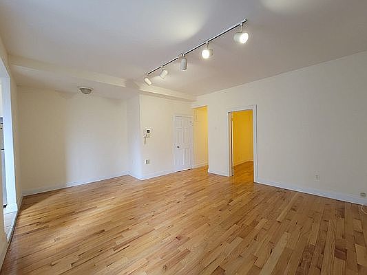 3rd image of 250 W 78th St #2X