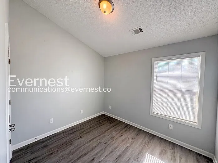 8640 Thomas Ln — Photo 12