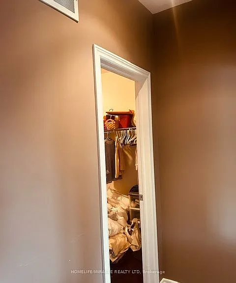 3 Lindyfalls Dr #UPPER LEVEL — Photo 34