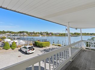 30 Little Neck Rd APT 21, Southampton, NY 11968