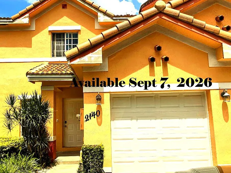 2140 SW 87th Way — Photo 1