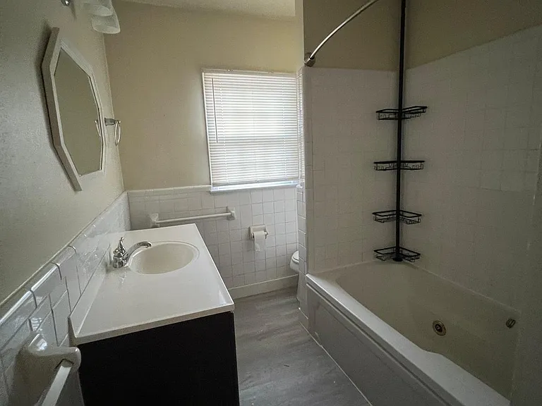 541 Hartswood Ter — Photo 8