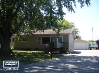 22 Greenview Rd, Oakwood Hills, IL 60013