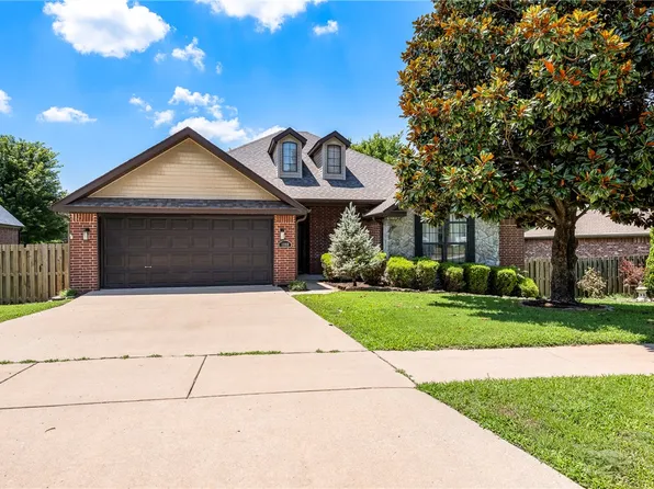 1989 N Batsford Dr, Fayetteville, AR 72704