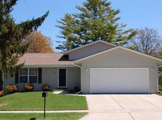 W62N826 Arbor Dr, Cedarburg, WI 53012