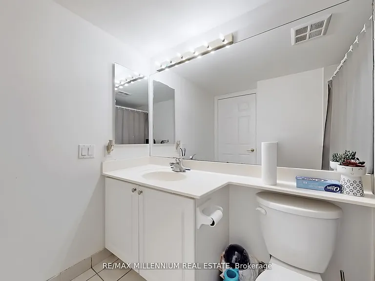 25 Kingsbridge Garden Cir #423 — Photo 24