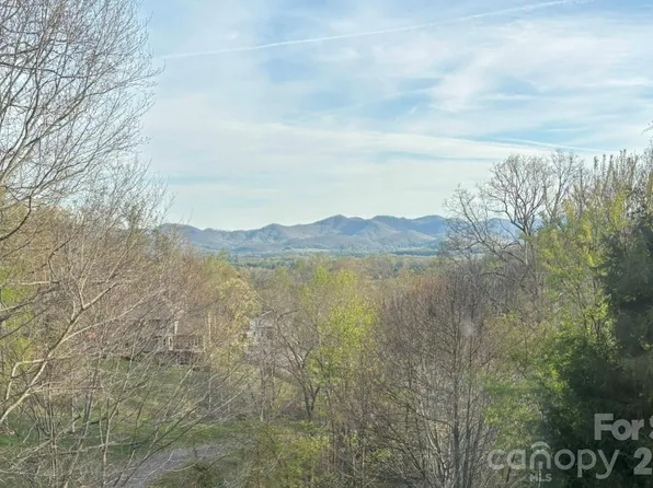 24 Sunnie Rae Ln, Candler, NC 28715