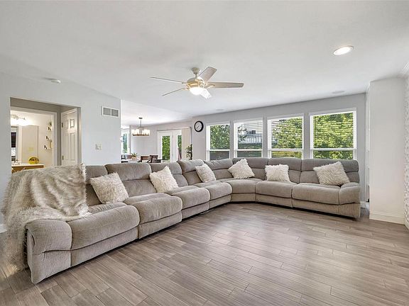 5th image of 5822 Birchmont Place Dr