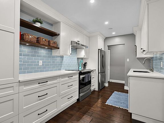 2nd image of 150 E 5th St #205