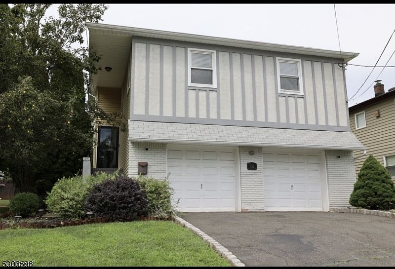 1st image of 753 Pleasant Valley Way