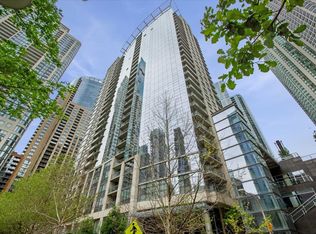 201 N Westshore Dr APT 2006, Chicago, IL 60601