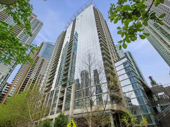 201 N Westshore Dr APT 2006, Chicago, IL 60601