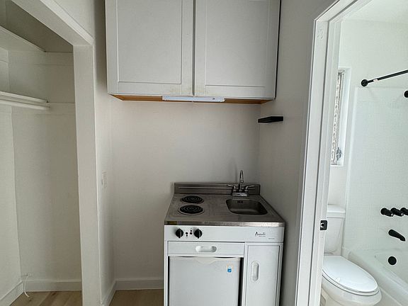 4th image of 123 Park Pl APT 2