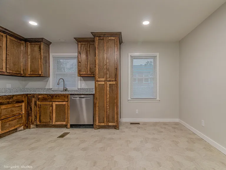 1103 W University Blvd — Photo 11