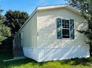 185 Lakeshore Cir, Oxford, MI 48371