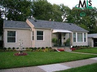 10150 Kenwood St, Oak Park, MI 48237