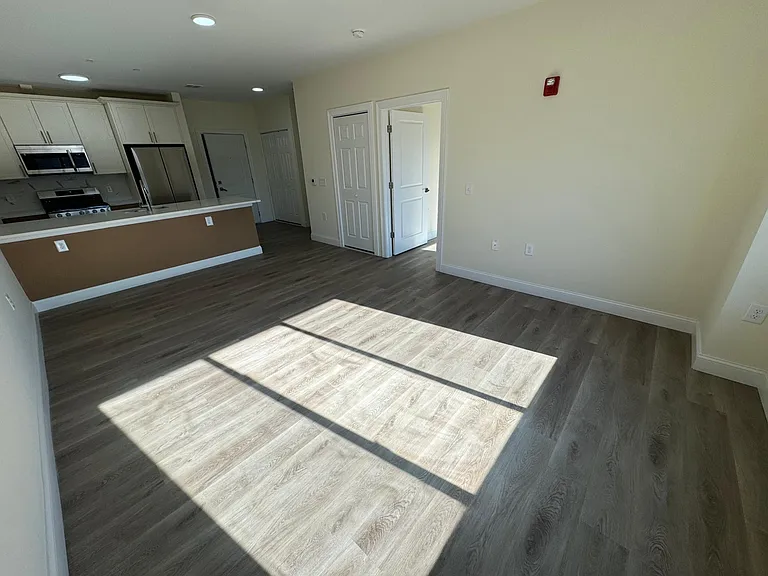 668 Communipaw — Photo 23