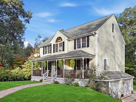 3rd image of 319 Oak St