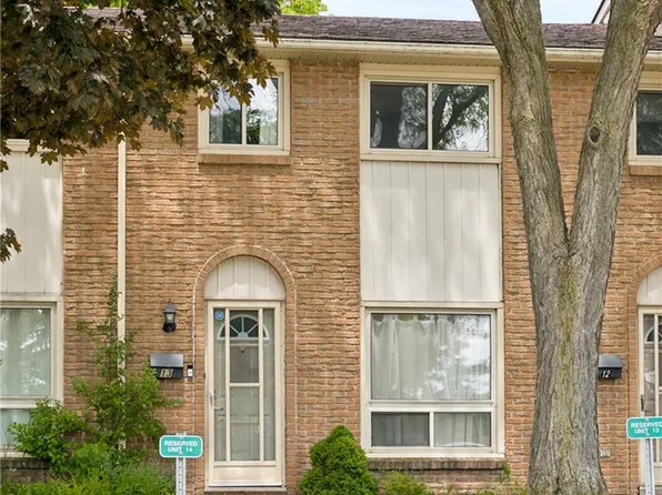 165 Green Valley Dr #13, Kitchener, ON N2P 1K3