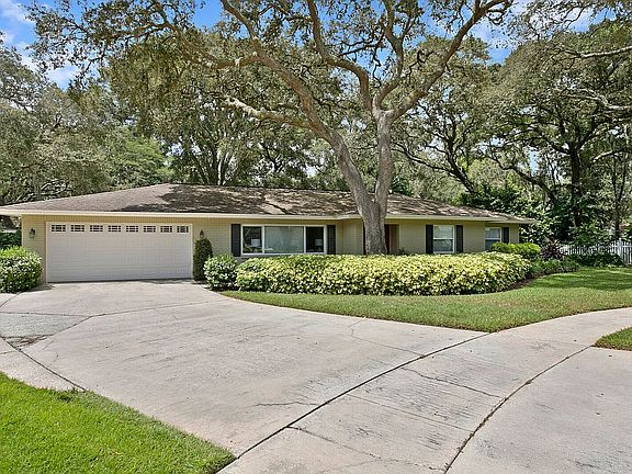 3rd image of 1602 Oakmont Dr