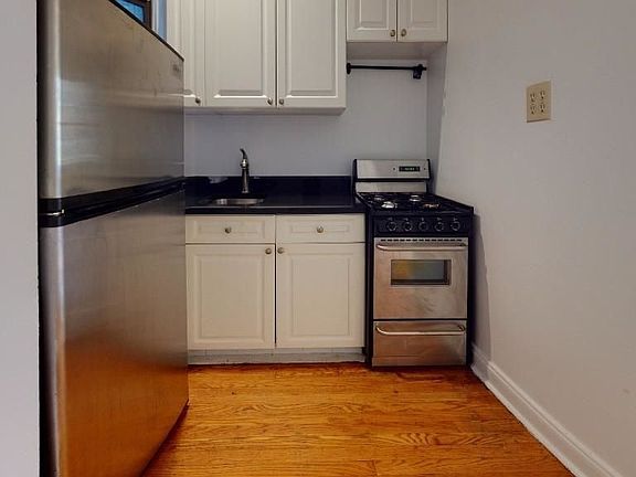 3rd image of 332 E 93rd St #4W