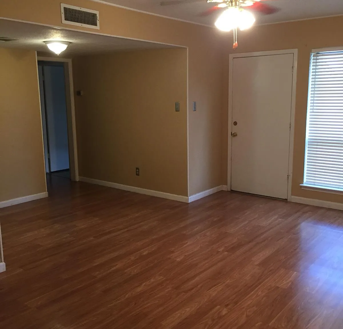2 bed, 795 sqft, $1,400 — Photo 1