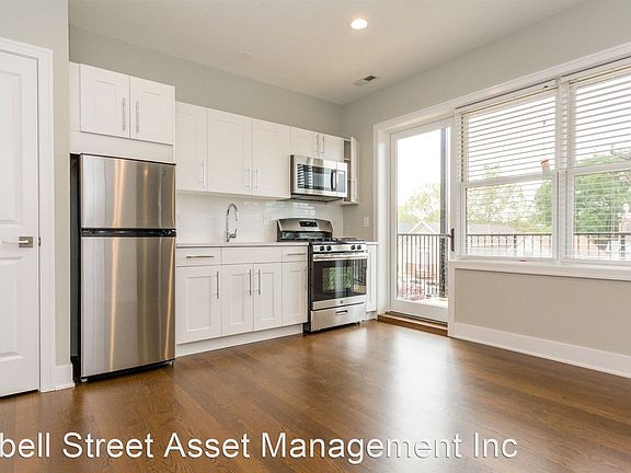 4th image of 1911-21 W Irving Park #307