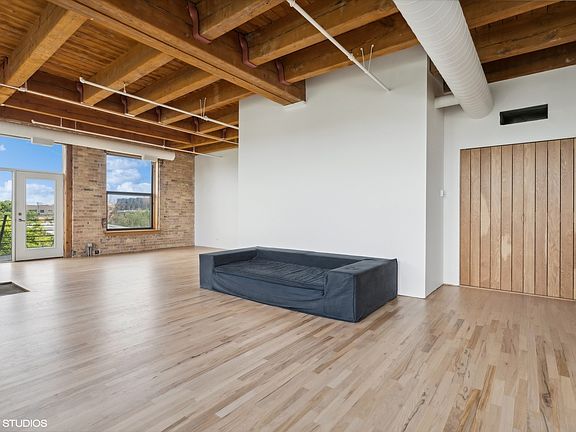 4th image of 2511 W Moffat St APT 402