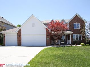 8919 Cuthills Dr, Lincoln, NE 68526