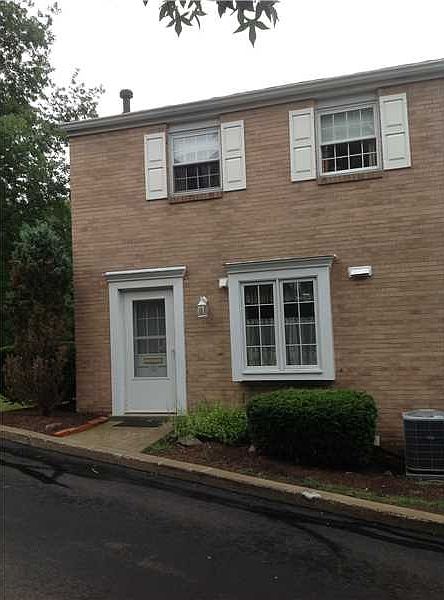 1st image of 11 Oxford Ct