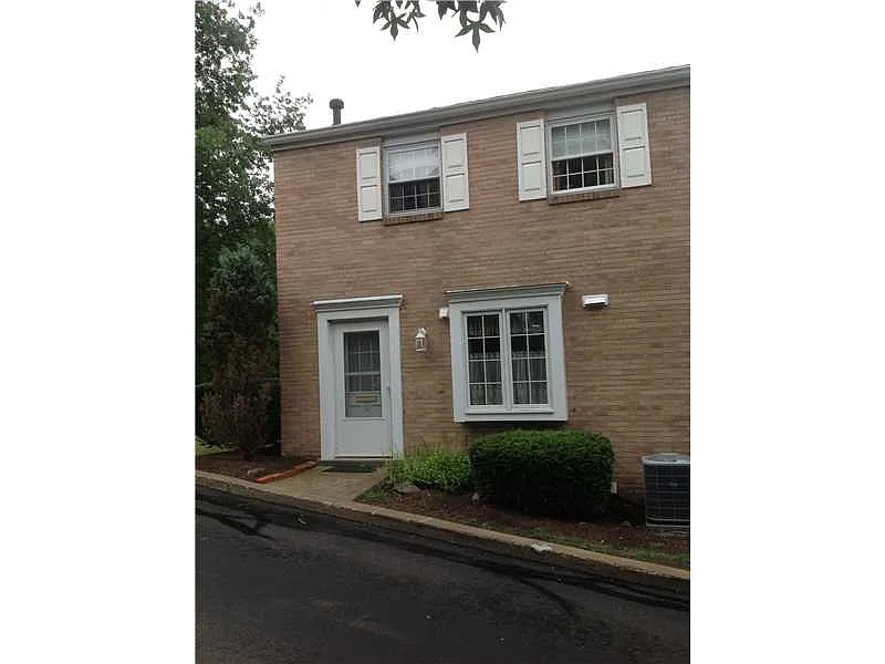 11 Oxford Ct photo 1