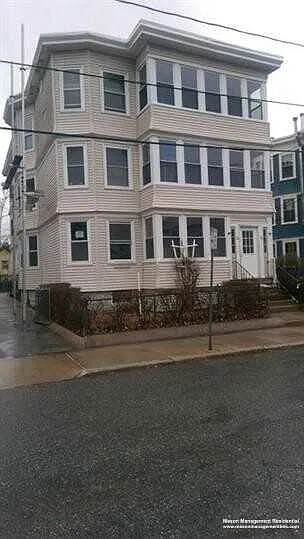 4 bed, $4,350 — Photo 1