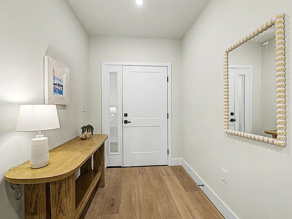 5th image of 323 E Oak Ave #101