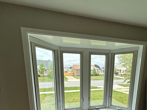 4th image of 65 Lemoine Ave