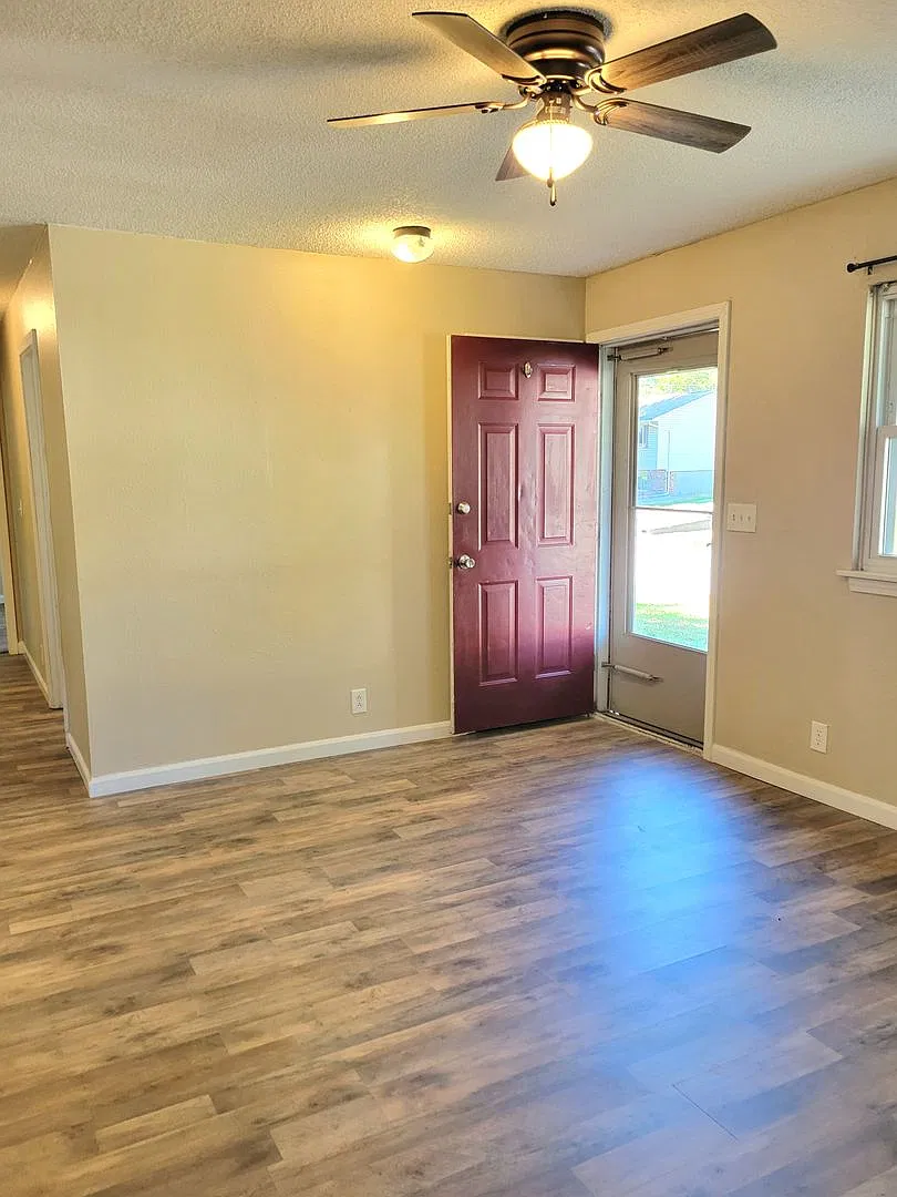 Updated and Move in ready...26 Georgetown Dr, Pontoon Beach — Photo 4
