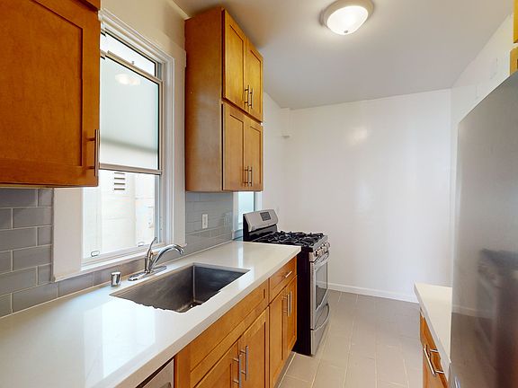 5th image of 2246 Polk St #403
