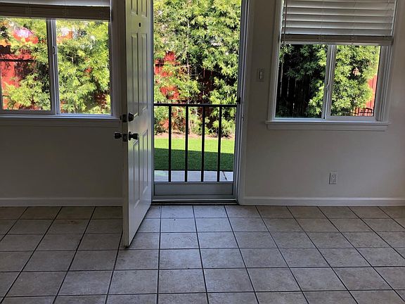 5th image of 4447 S Centinela Ave