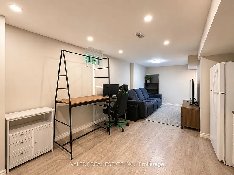 1141 Beaver Valley Cres #1 — Photo 5