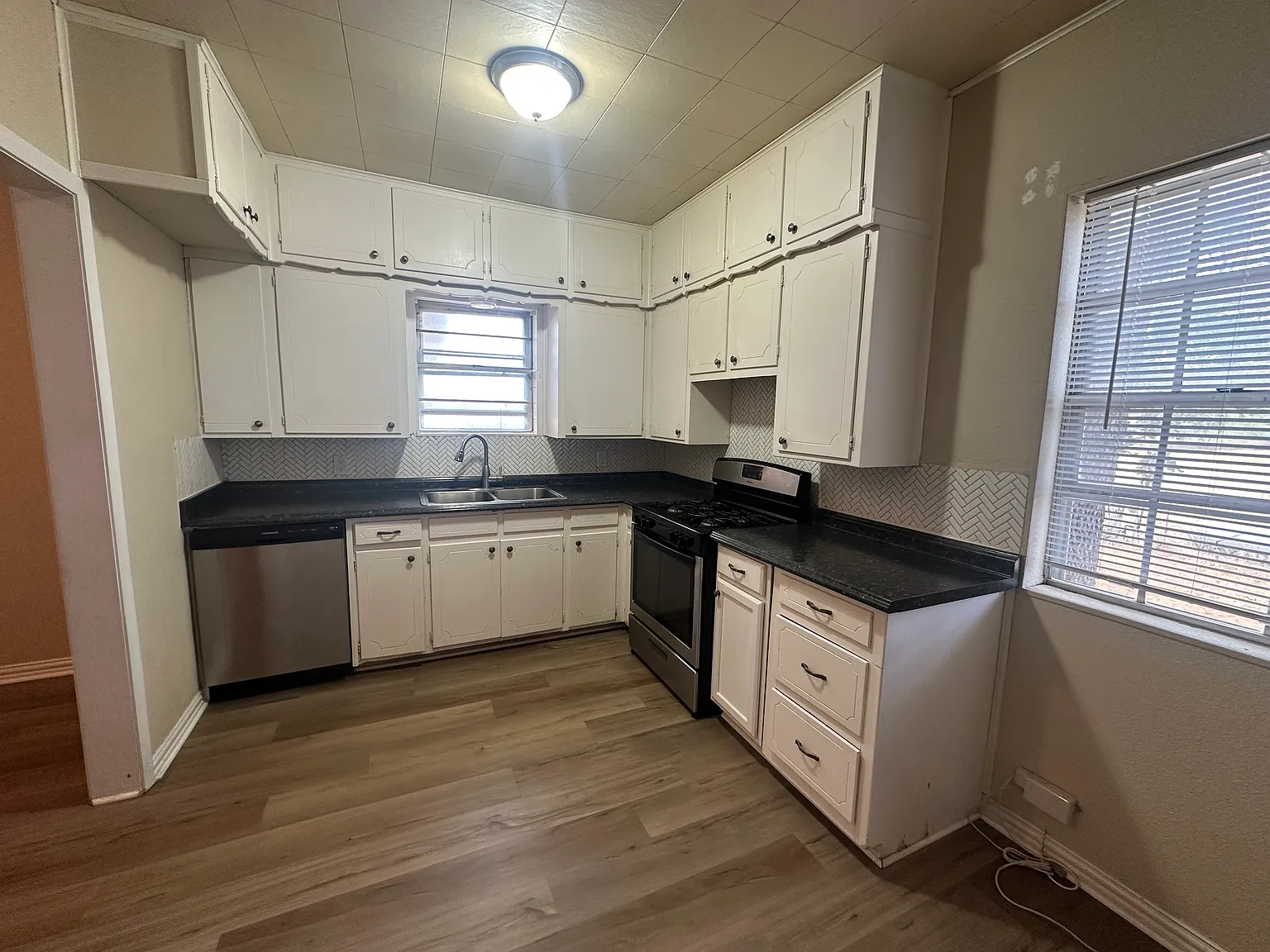 3 bed, 1436 sqft, $1,700 — Photo 4