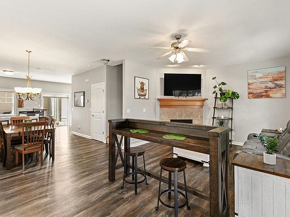 3rd image of 6330 Beechtree Dr #10107