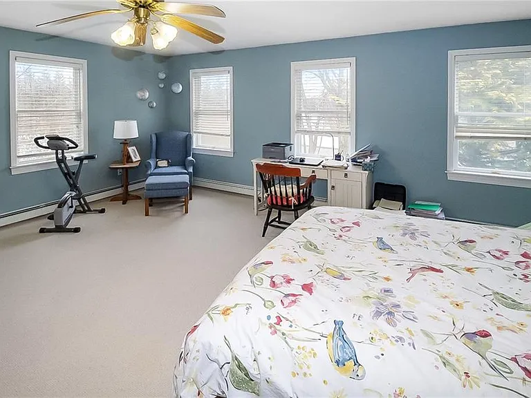 641 Middle Rd — Photo 18