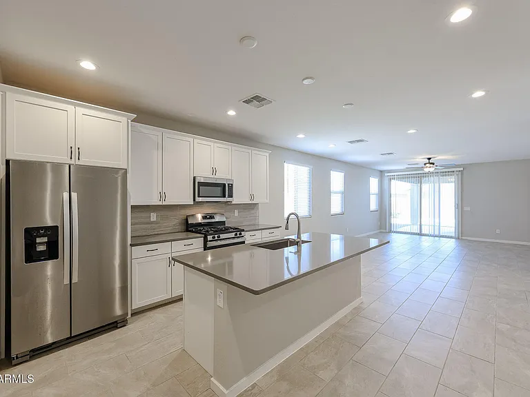 10813 W Tonto St — Photo 2