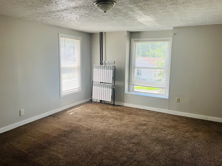 54 Maple St — Photo 2