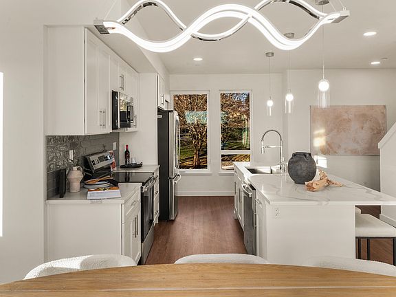 5th image of 2809 Clare Ave