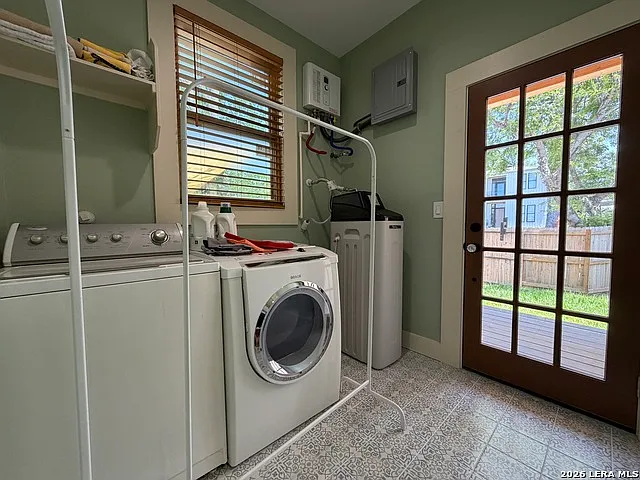 1133 E Crockett St — Photo 17