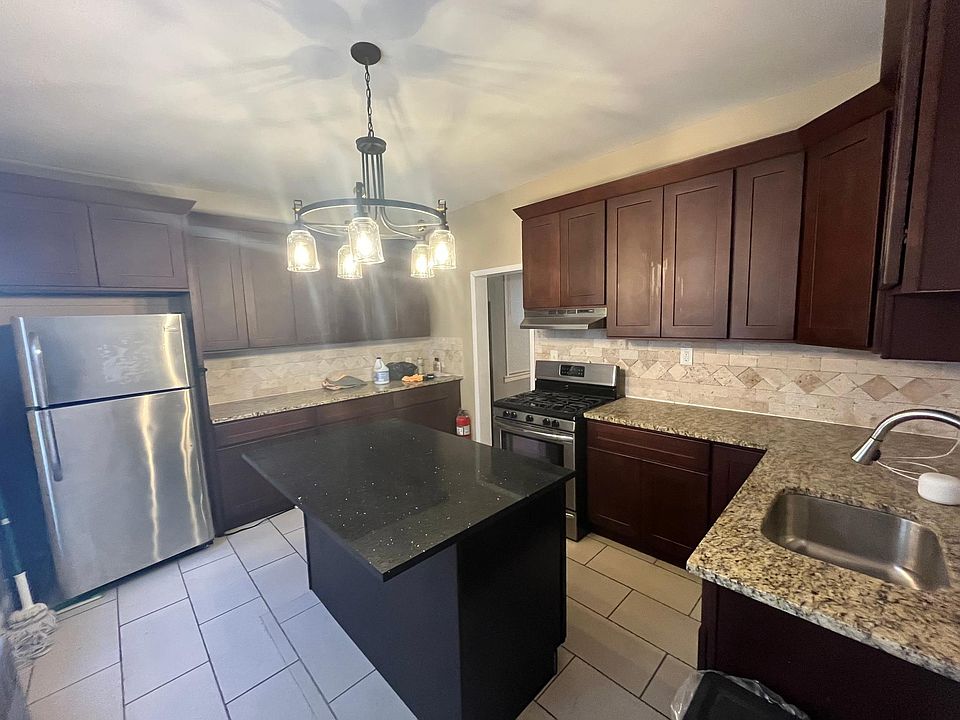 1st image of 127 Palisade Ave #1