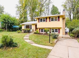 4504 Weyburn Dr, Annandale, VA 22003