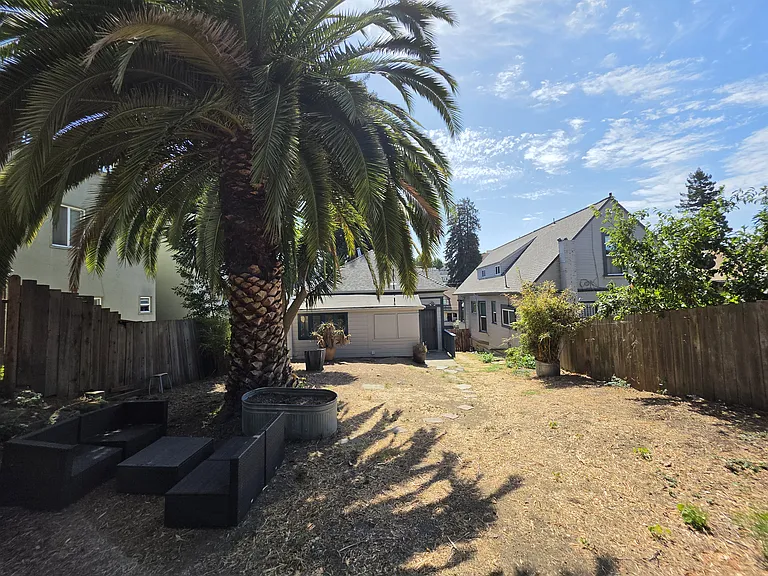 3139 Harrison St — Photo 36