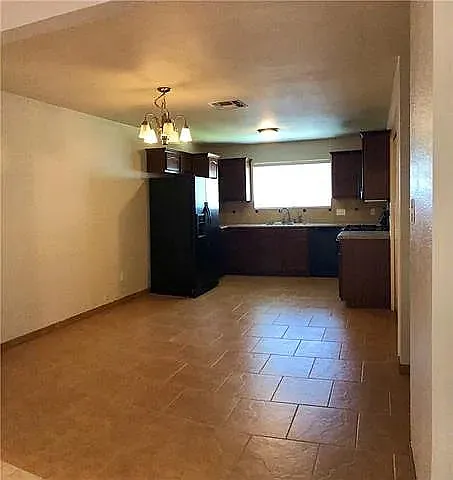 3 bed, 1445 sqft, $1,900 — Photo 4